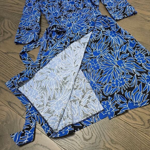 Diane Von Furstenberg Julian New 3/4 Sleeve Wrap Dress in Black & Blue Floral - Picture 3 of 11